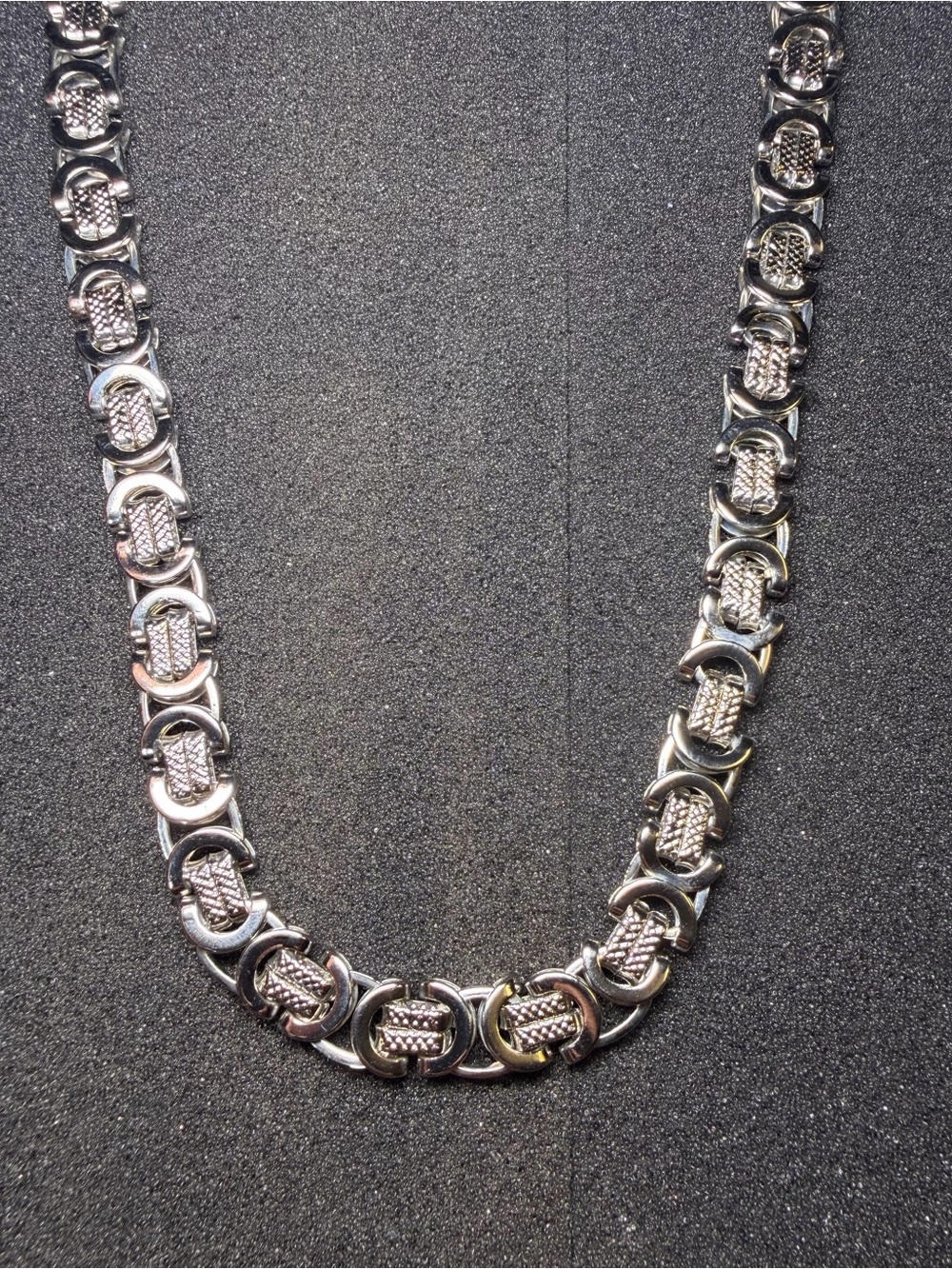 Gucci Link Chain Necklace - Silver - Picture 2 of 6